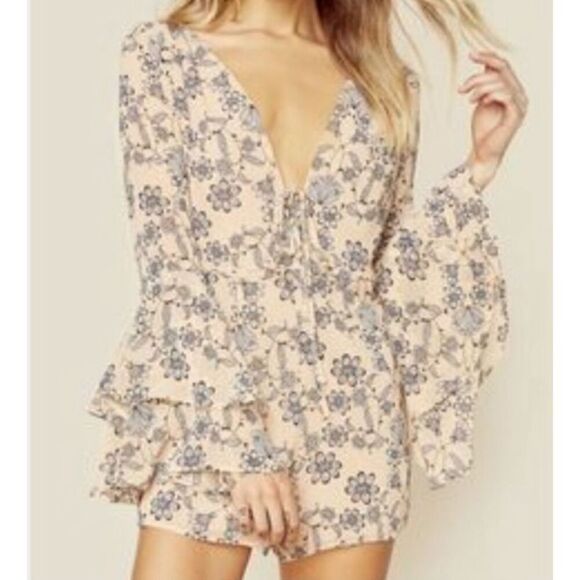 For‎ Love and Lemons Pia Floral Bell Sleeve Romper Size L - Picture 14 of 14